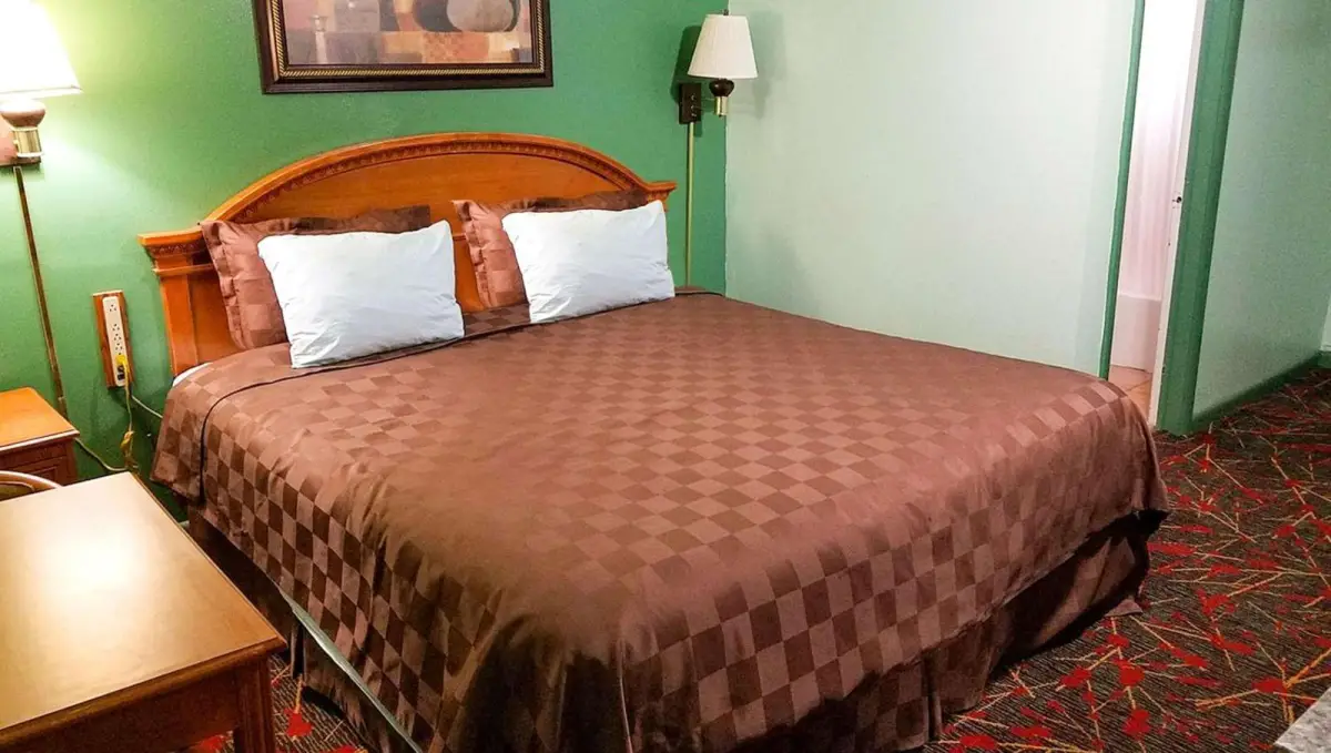 American Inn & Suites Childress 5